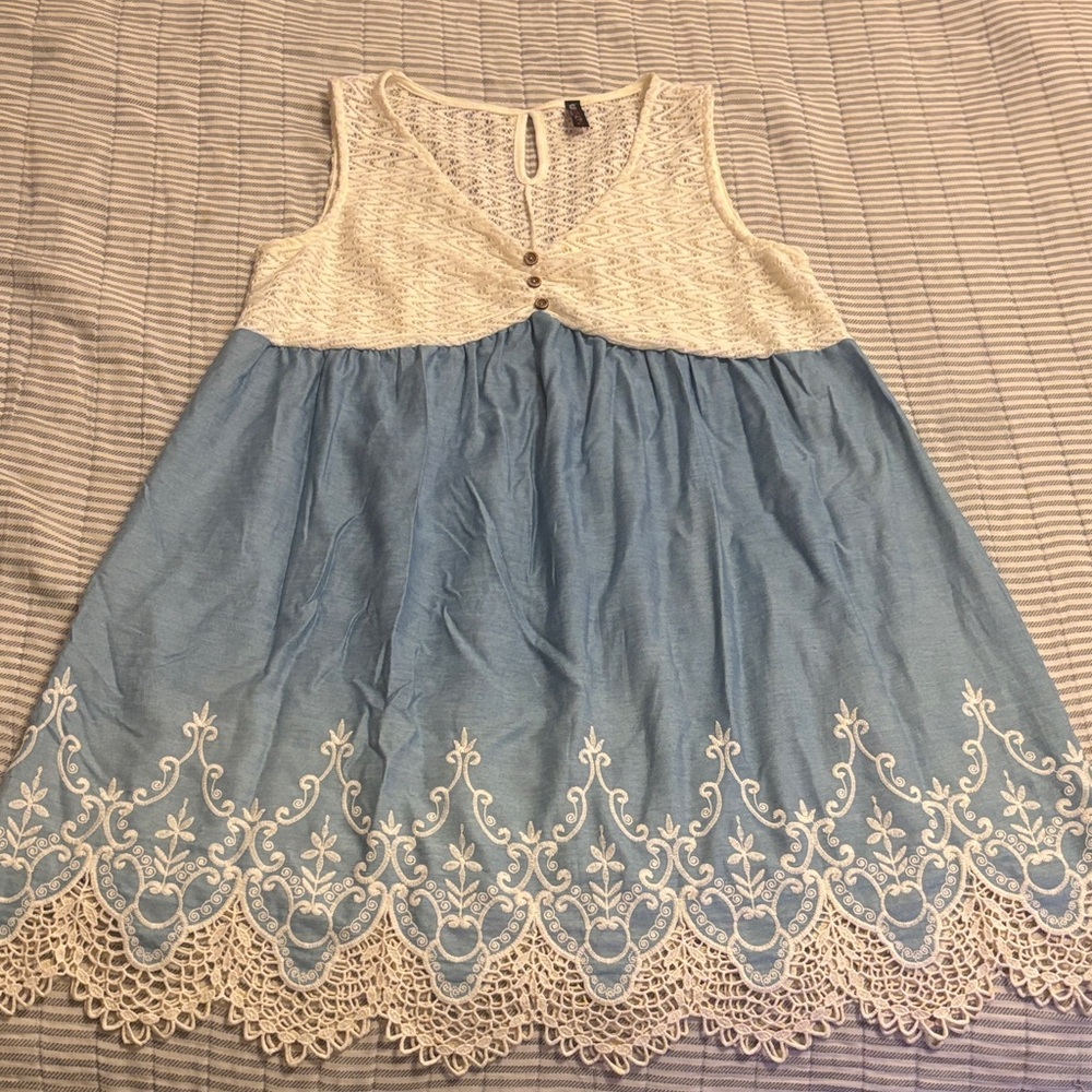 Blue and White Lace Trim Sleeveless Top